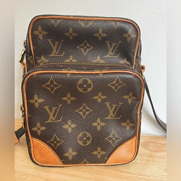🎊SOLD🎊Louis Vuitton Amazone Vintage Monogram Crossbody bag✨ - Picture 2 of 16